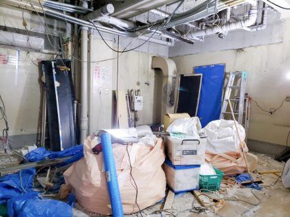 火災復旧の作業中