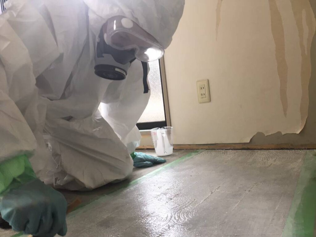 特殊清掃の施工風景