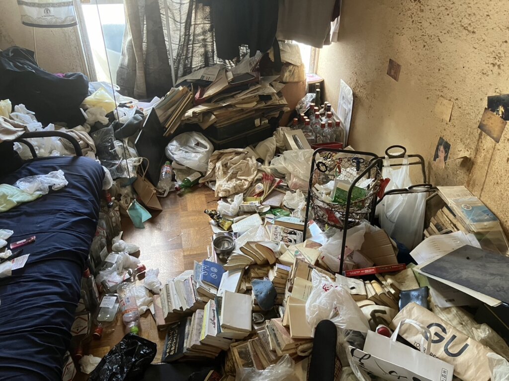 ゴミ屋敷の現場風景